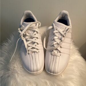 K-Swiss white court style tennis shoe Men’s size 9 1/2